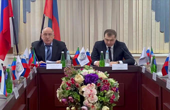 Абдулмуслим Абдулмуслимов встретился с дагестанскими студентами на площадке ДГТУ