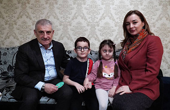 Ризван Газимагомедов исполнил новогодние мечты особенных детей в рамках акции «Ёлка желаний»