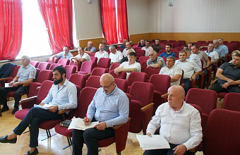 На совещании в Дахадаевском районе обсудили актуальные вопросы, касающиеся развития района