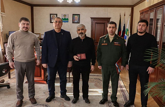 Глава Дербентского района Мавсум Рагимов вручил ордена Мужества семьям погибших военнослужащих