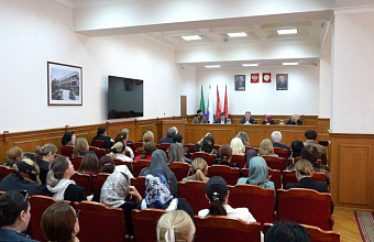 В администрации Махачкалы обсудили повышение налоговой дисциплины в образовательных учреждениях столицы