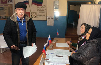 Пенсионер Ибадулла Арсланбеков одним из первых проголосовал на выборах президента РФ в Дахадаевском районе