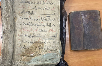 Таможенники Дагестана пресекли попытку контрабанды раритетных книг в Турцию