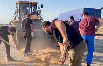 ЦУР отреагировал на инцидент с рассыпанным зерном на трассе под Южно-Сухокумском