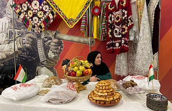 В Дагестане прошла акция «Платок – символ мира» в рамках Международного форума женщин