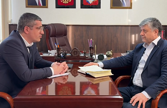 Замминистра строительства провел выездной прием граждан в Гунибском районе