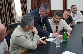 Глава города Дагестанских Огней провел встречу с инвесторами, планирующими стать резидентами ТОР