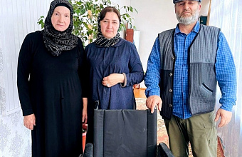 Власти Гунибского района передали участнику СВО техническое средство реабилитации