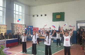 «Волонтеры Победы» Дахадаевского района присоединились к акции «Знамя Победы»