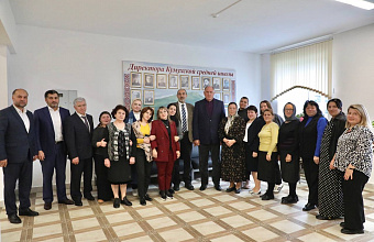 Вопросы сохранения родных языков обсудили на встрече Абдулмуслима Абдулмуслимова с педагогами Лакского района