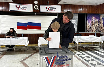 Единороссы в Кизляре приходят на выборы с семьями