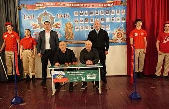 В Дахадаевском районе состоялось открытие «Парты героя» в честь Шамиля Магомедова