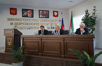 Работников дорожного хозяйства и автомобильного транспорта наградили в Минтрансе Дагестана