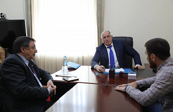 Абдулмуслим Абдулмуслимов провел личный прием граждан в общественной приемной Президента РФ в Махачкале