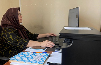 В Казбековском районе оказали содействие в трудоустройстве матери участника СВО