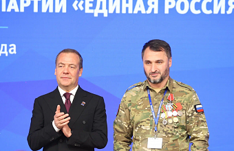 Дмитрий Медведев вручил орден Мужества участнику СВО из Дагестана Хабибу Хамутаеву