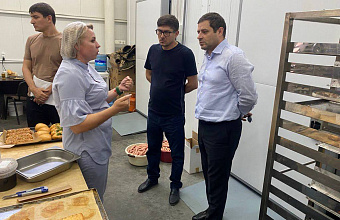 Дагпредпринимательство изучило работу пищевого предприятия, получившего средства господдержки