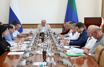 Абдулмуслим Абдулмуслимов дал ряд поручений в связи с ценовой ситуацией на продовольственном рынке республики