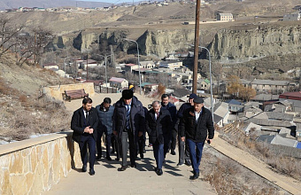 В селе Акуша Акушинского района благоустроили территорию вокруг древней мечети