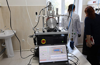 В ДГМУ открылась уникальная лаборатория наномедицины с технологией атомно-слоевого осаждения
