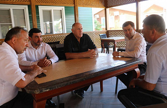 Премьер Дагестана встретился с инициативной группой жителей села Берикей