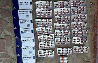 Жителя Махачкалы задержали после получения посылки с сильнодействующими веществами