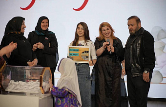 Помощник Главы Дагестана Магомед Гаджимагомедов подарил путевку на малый хадж семье участника СВО