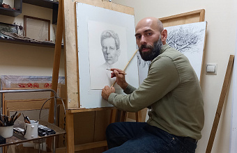 Дагестанский художник Магомед Даудов представил портрет Героя СССР на выставке в Москве