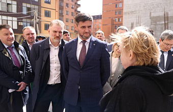 Замглавы Минэнерго России посетил незаконно подключенные к электросетям многоэтажки Махачкалы