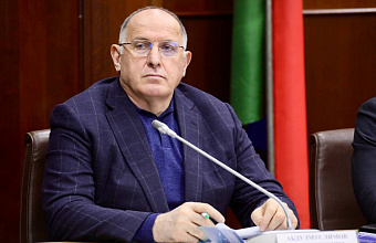 Абдулмуслим Абдулмуслимов поздравил работников нефтяной и газовой промышленности с профессиональным праздником