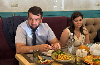 Единороссы в Избербаше поблагодарили волонтеров за проведение голосования за объекты благоустройства