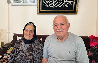 Соцработники Дахадаевского района поздравили пожилую пару с 64-летием совместной жизни