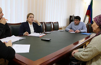 Депутаты-единороссы продолжают оказывать помощь дагестанцам