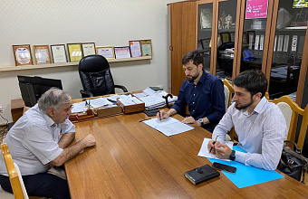 Руководитель Дагинформа Арсен Юсупов провел выездной прием граждан в администрации Левашинского района