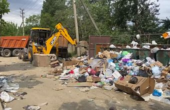 В Махачкале увеличено число бригад и спецтехники для очистки города от мусора