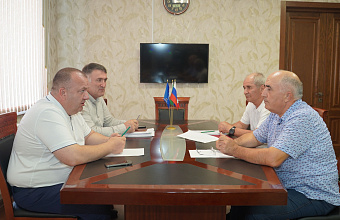 Шарип Шарипов провел совещание по вопросам АПК в Хасавюртовском районе