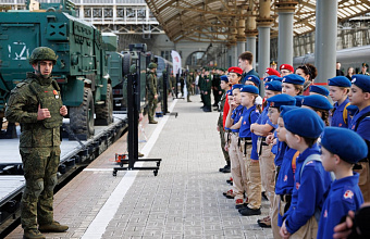 С Киевского вокзала Москвы отправился агитпоезд Минобороны России