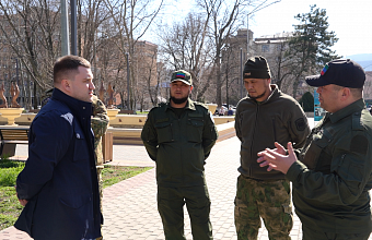Очередную партию машин отправили из Махачкалы в зону СВО