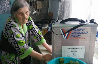 90-летняя волонтер из Кизляра проголосовала на президентских выборах