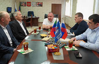 Глава Хасавюртовского района получил благодарность в адрес участника СВО