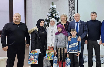 Депутат Госдумы РФ Джамаладин Гасанов передал подарки детям погибших участников СВО