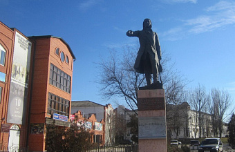 Ученый и меценат из Кизляра оказывает гуманитарную помощь бойцам на передовой СВО