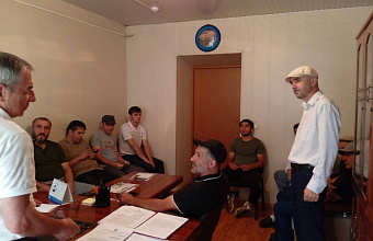 Перспективы контрактной службы обсудили в Центре занятости Рутульского района