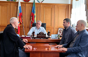 Глава Гергебильского района Магомедали Тагирова встретился с газовиками муниципалитета