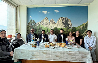 Руководитель Агентства информации и печати РД встретился с участником СВО