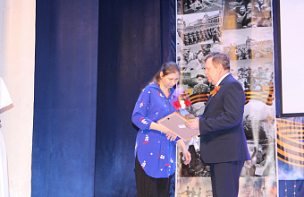 Волонтеры Кизляра сплели маскировочные сети и отправили их в зону СВО