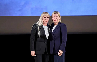 Народная артистка РД Зульфия Ильясова удостоена медали Александра Твардовского