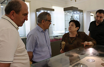 Нурбаганд Нурбагандов поздравил Национальный музей Дагестана со столетием