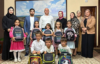 В Дагестане продолжается благотворительная акция «Собери ребенка в школу»