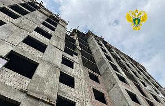 Рабочий упал с 11-го этажа строящегося дома в Махачкале